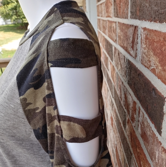 #21-Camo and Gray Top - Picture 5 of 6